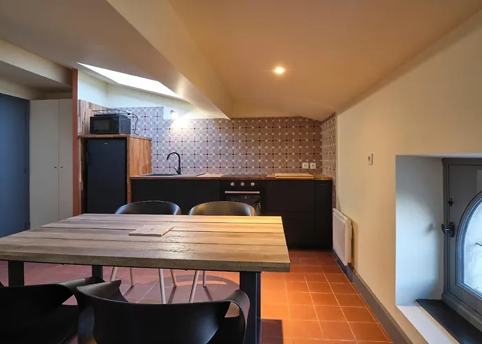 Autour Du Chateau Daire