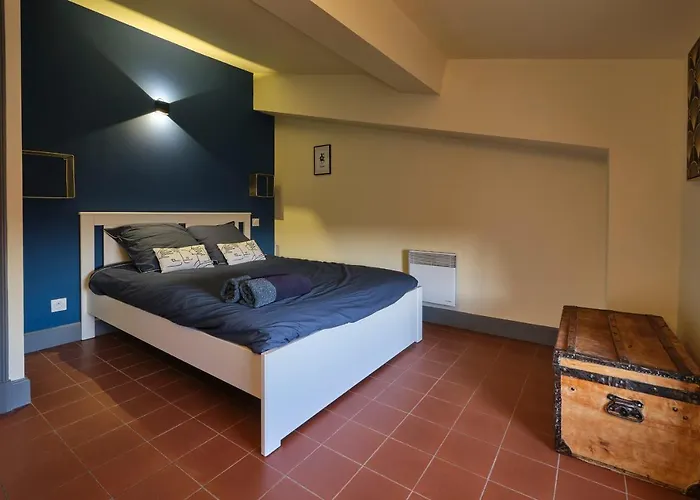 Autour Du Chateau Daire